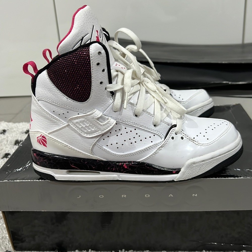 Girls flight 45 Nike valentines collectors 6y